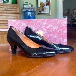 Söft patent leather heel